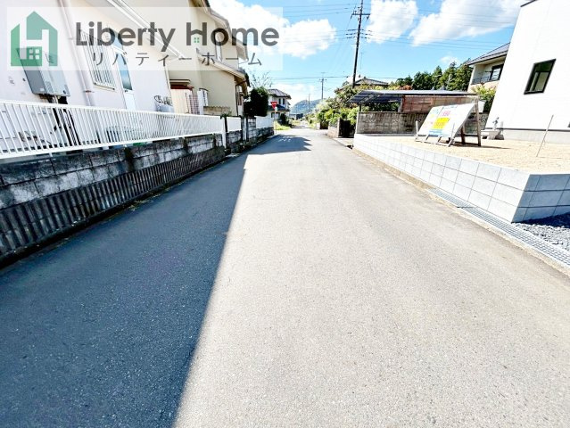 笠間市市野谷24-P1　新築戸建の前面道路含む現地写真