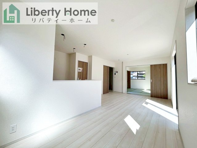 笠間市市野谷24-P1　新築戸建の居間・リビング