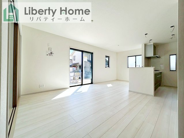 笠間市市野谷24-P1　新築戸建の居間・リビング