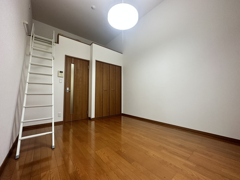 レジデンス伊川谷の洋室