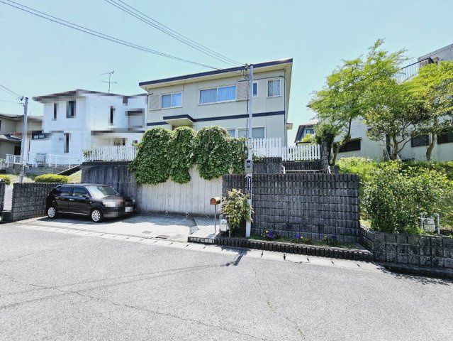 神戸市北区藤原台北町４丁目の中古一戸建の外観|■道路側より撮影■カースペース2台(車種・サイズによる)