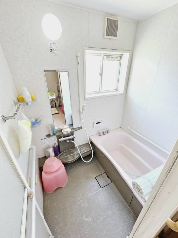 神戸市北区藤原台北町４丁目の中古一戸建の浴室|■浴室■換気窓あり