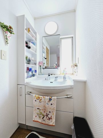 神戸市北区藤原台北町４丁目の中古一戸建の独立洗面台|【リフォーム履歴あり】◆2010年8月：2階の洗面化粧台交換