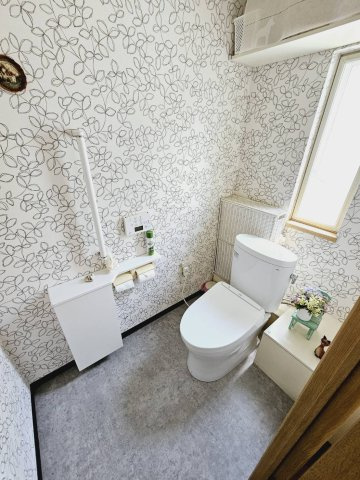 神戸市北区藤原台北町４丁目の中古一戸建のトイレ|■温水洗浄便座トイレ