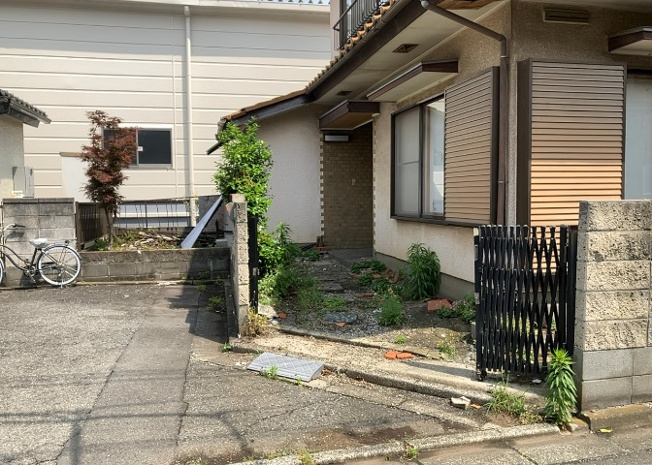 【外観】 | 土地購入を検討されている場合、境界杭がない状態で購入してしまうと境界確定測量をする必要があり、費用がかかります。購入の前に、売主、隣土地所有者立ち合いのもと境界を確定し境界杭を設置するのがベストです。