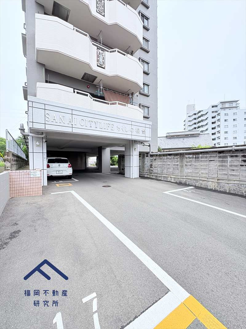 三愛シティライフちくしの桜台の駐車場