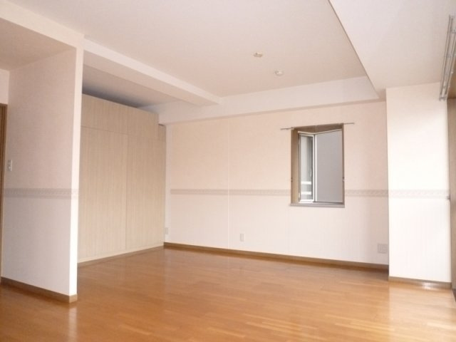 オクトス市ヶ尾の居間・リビング|現況優先。