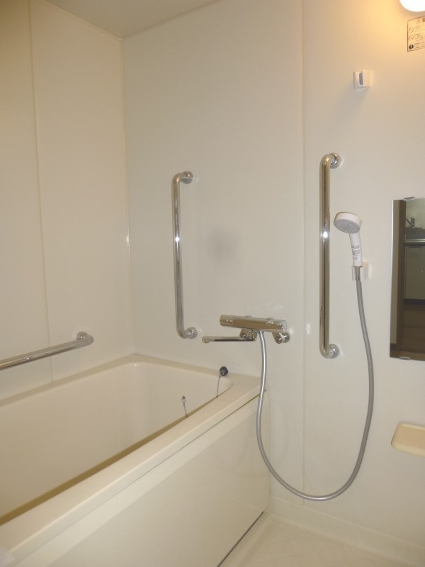 オクトス市ヶ尾の浴室|現況優先。
