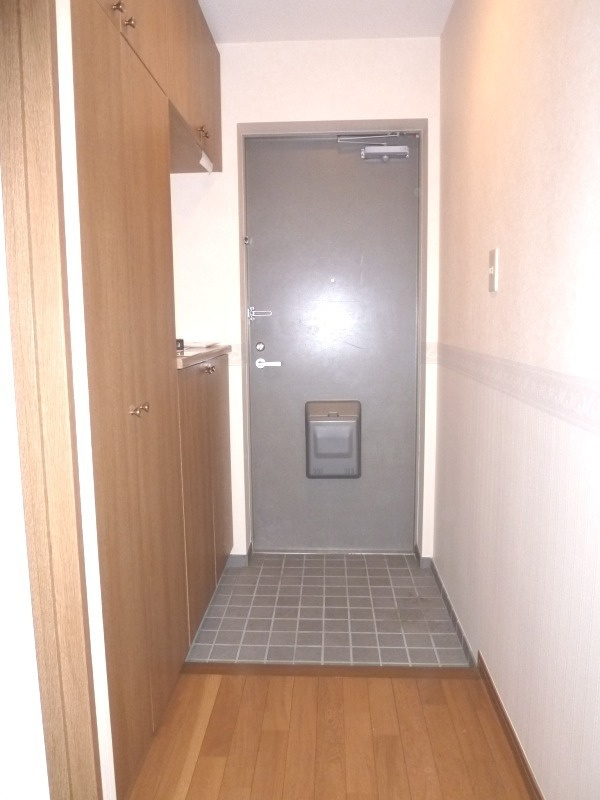 オクトス市ヶ尾の玄関|現況優先。