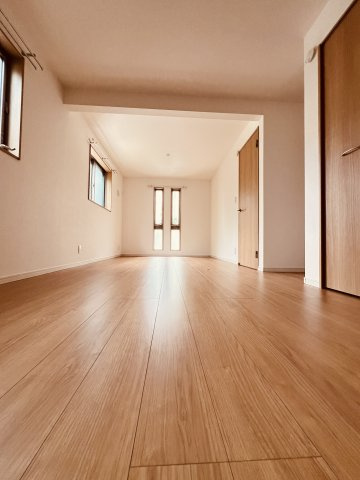 “堅実な湘南ライフ”にちょうどいい戸建の居間・リビング