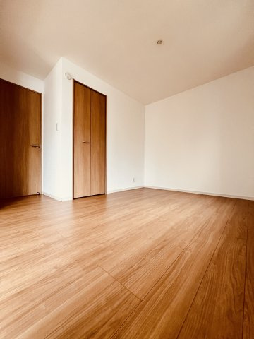 “堅実な湘南ライフ”にちょうどいい戸建の洋室