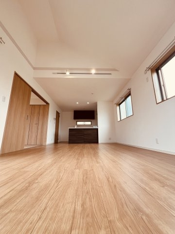 “堅実な湘南ライフ”にちょうどいい戸建の居間・リビング