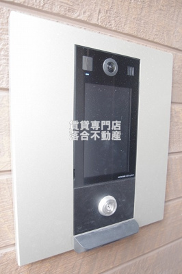 【エントランス】 | デア　清新 | オートロック付きで安心♪防犯カメラも完備しています。