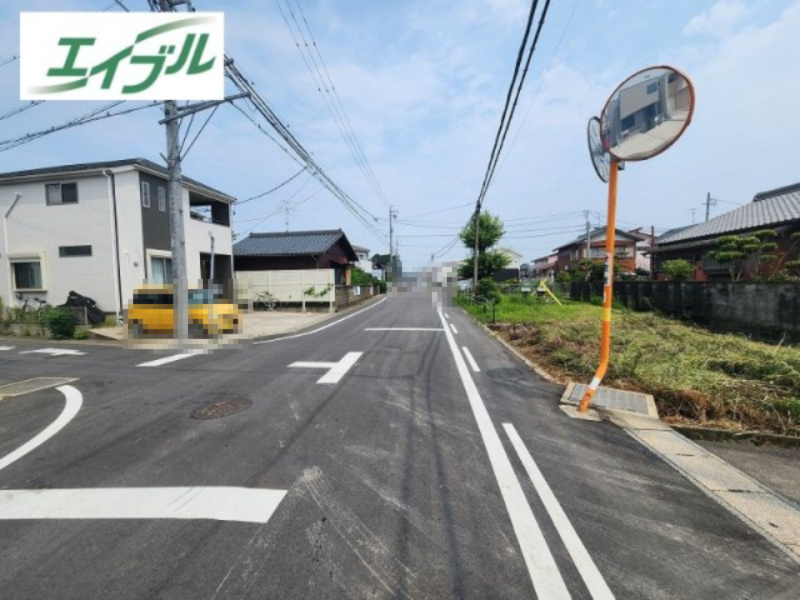 小牧市大字久保一色　新築戸建　B棟の前面道路含む現地写真
