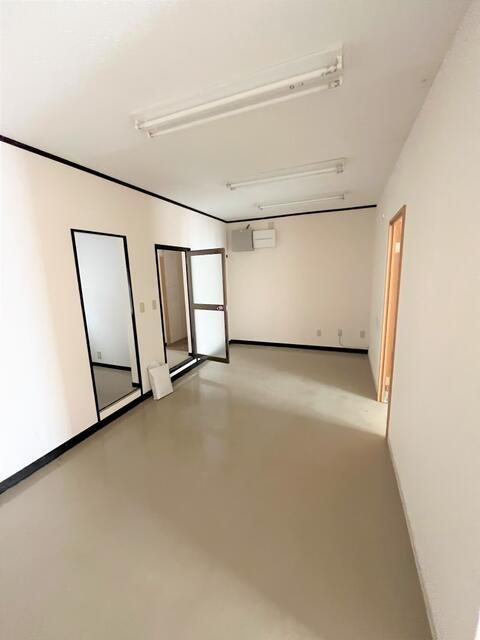 ケイツ山内の居間・リビング| 