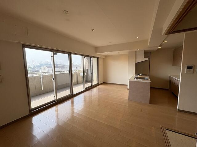 ダイアパレス荒池緑地の居間・リビング