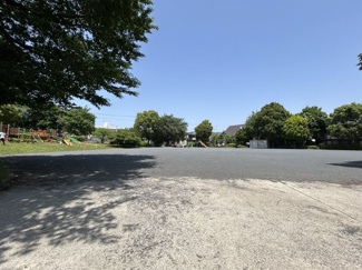 【周辺】 | 池辺町不動原公園まで約２１０メートル。グランドスペースも広く、住宅街の中にありますので、安全面を考えましてもお子様の遊び場としてお薦めな公園です。