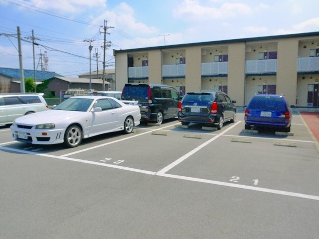 レオパレスケルンの駐車場|車をお持ちの方に嬉しい駐車場付きの物件です