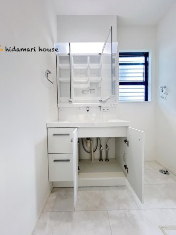 北区日進町③　新築未入居住宅　01の独立洗面台