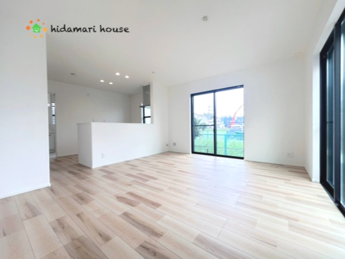 北区日進町③　新築未入居住宅　01の居間・リビング