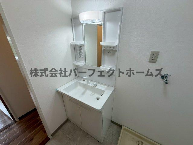 Belong枚方東1番館の独立洗面台|朝の支度にも助かる、独立の洗髪洗面化粧台