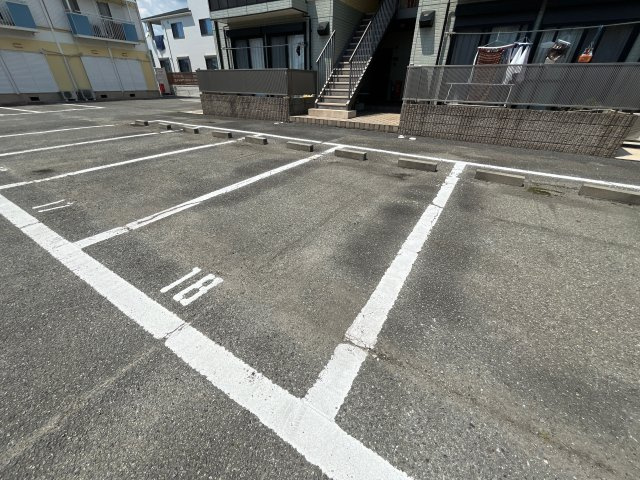 コンフォートシティの駐車場