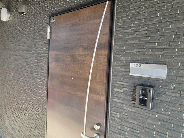 アンレーヴメゾンＡの玄関