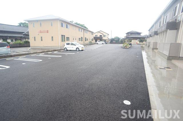 ＣＲＥＳＣＥＮＴの駐車場