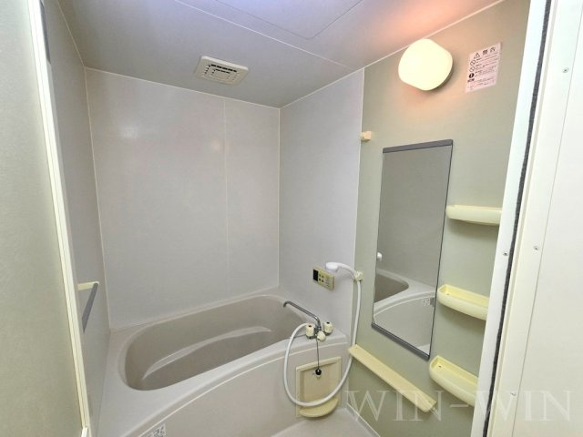 キャッスル本郷の浴室