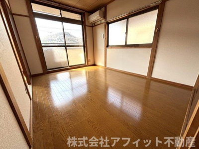【居間・リビング】 | エトワール弓井　C | 西側の洋室6帖