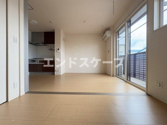 プレシャス上大島　Ⅱの居間・リビング|高崎、前橋エリアのお部屋探しはエンドスケープまで！お客様の理想お聞かせ下さい♪