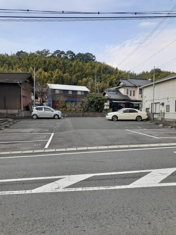 サンシャインハイツの駐車場