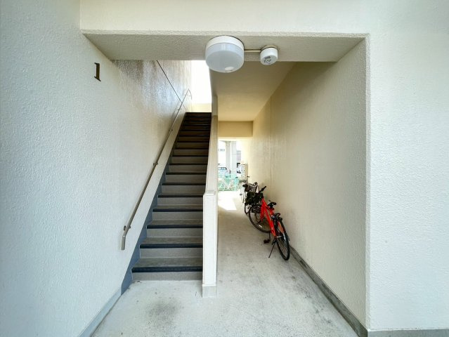 コーポとつかのエントランス