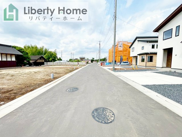 水戸市河和田町1期　新築戸建　4号棟の前面道路含む現地写真