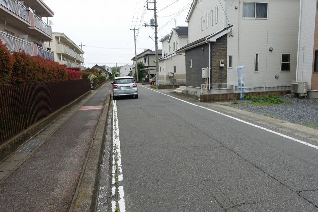 高崎市新町　中古住宅の前面道路含む現地写真