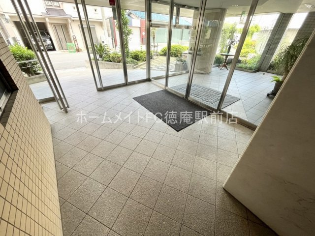 大阪市鶴見区浜３丁目の賃貸マンションのエントランス