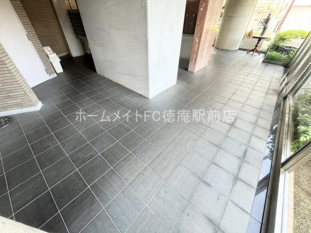 大阪市鶴見区浜３丁目の賃貸マンションのロビー