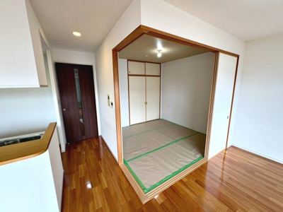 【和室】 | 上野芝レジデンス　ディライトコート | 和室ありますよ！半帖畳新調・ふすま貼替え済！一息つく時の癒しの空間や客間にも使えますね♪