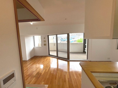 【内装】 | 上野芝レジデンス　ディライトコート | 全室クロス張り替えております♪綺麗な壁紙で部屋が明るく見えて気持ちも明るくなりますね！