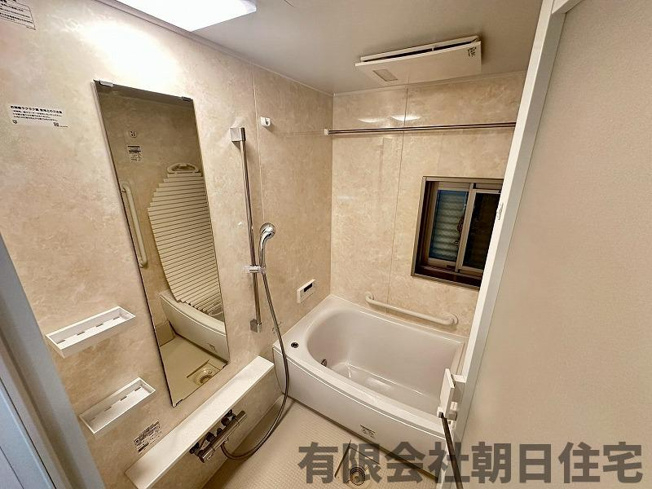 【浴室】 | グランフォレスト黒田町 | 清潔感のある浴室です。浴室乾燥機付きです