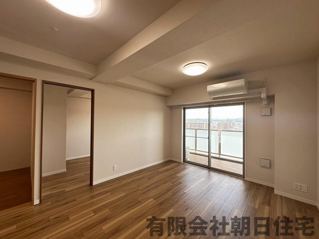 【居間・リビング】 | グランフォレスト黒田町 | 日当たり良好のリビングです