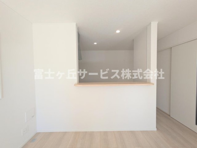 【キッチン】 | 浜松市中央区河輪町 新築一戸建て 1号棟 | 前から見たキッチンです