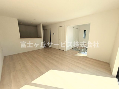 【居間・リビング】 | 浜松市中央区河輪町 新築一戸建て 1号棟 | リビングダイニングです