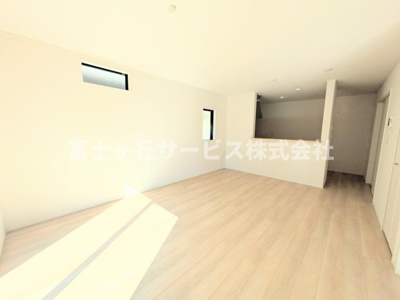 【居間・リビング】 | 浜松市中央区河輪町 新築一戸建て 1号棟 | リビングです