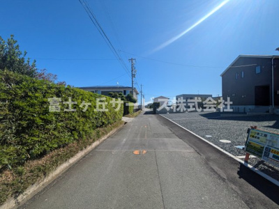 【前面道路含む現地写真】 | 浜松市中央区河輪町 新築一戸建て 1号棟 | 前面道路です