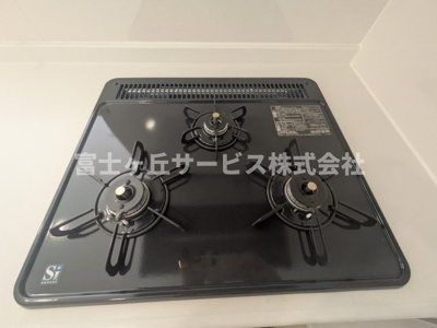 【その他】 | 浜松市中央区河輪町 新築一戸建て 1号棟 | 3口コンロがあります