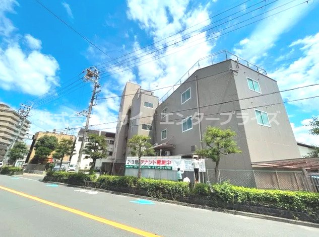 高槻町テナントビルの外観