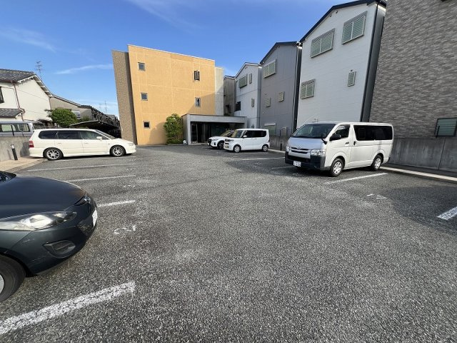 ジョイーレの駐車場