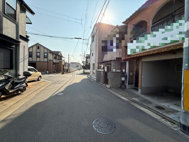 土師町中古戸建の前面道路含む現地写真