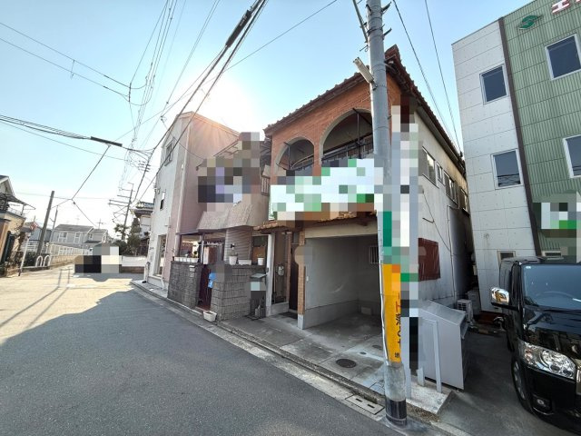 土師町中古戸建の前面道路含む現地写真